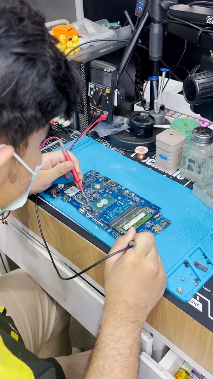 Teknisi Bersertifikat & Training Rutin Bulanan